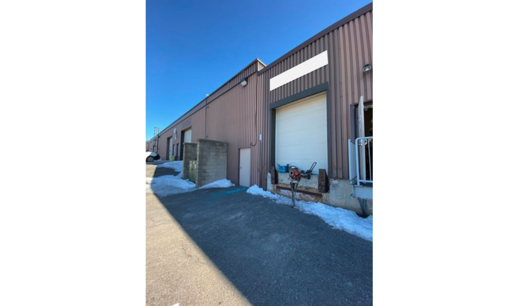 warehouse with doc level door for lease Kingston 